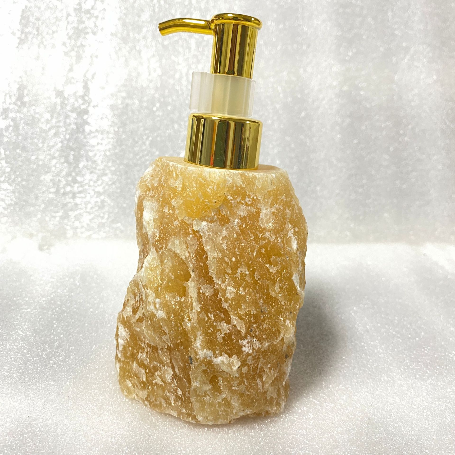 Light luxury, Nordic-style natural pink crystal press bottle — high-end jade. - 11