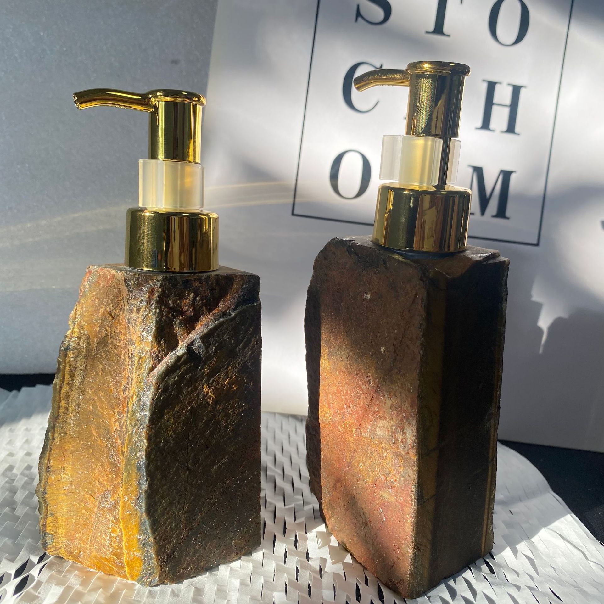 Light luxury, Nordic-style natural pink crystal press bottle — high-end jade. - 7