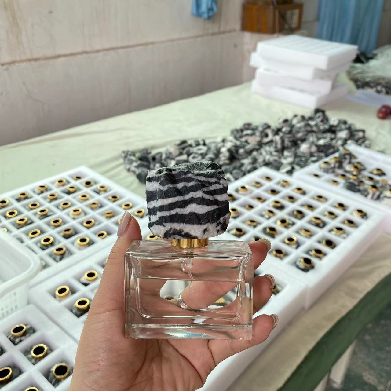 Raw Crystal Stone Cap & Gemstone Aromatherapy Perfume Bottle - 8