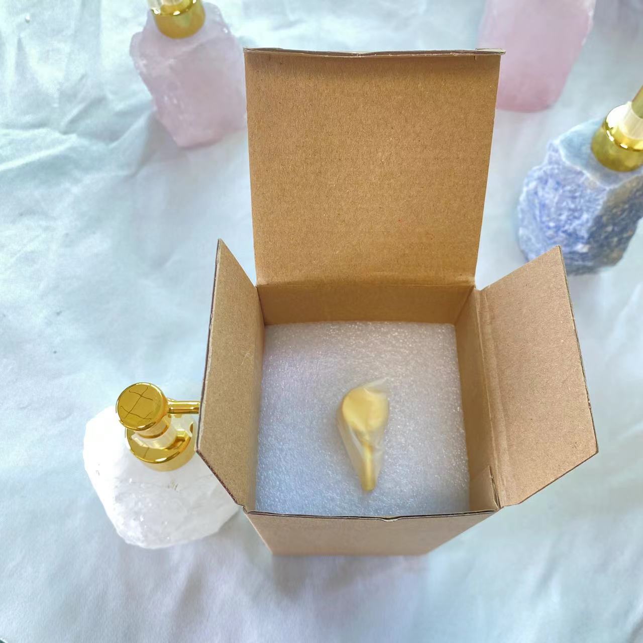 Light luxury, Nordic-style natural pink crystal press bottle — high-end jade. - 18